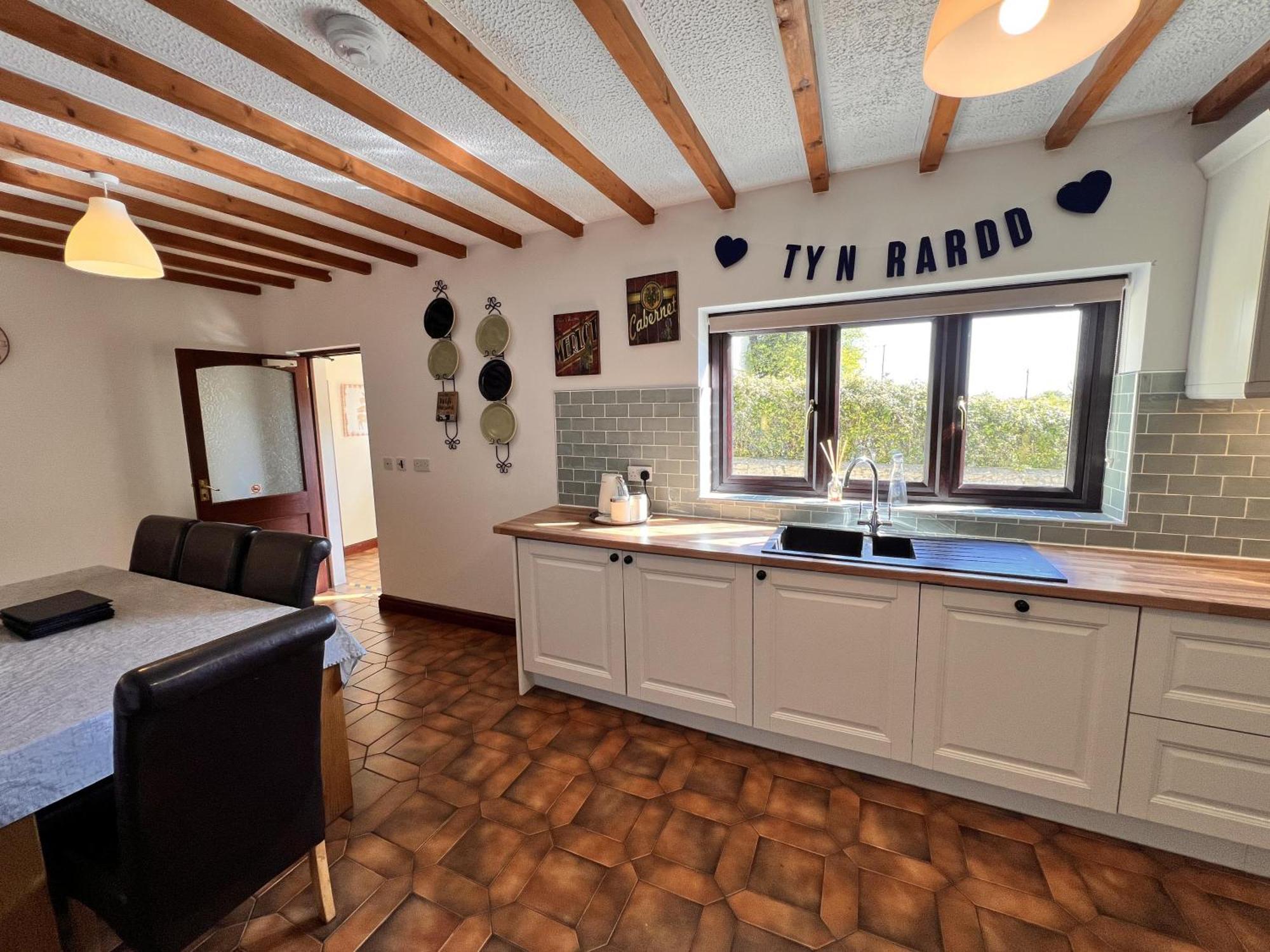 4 Bedroom Detached Farmhouse Mountain Views 波马利斯 外观 照片